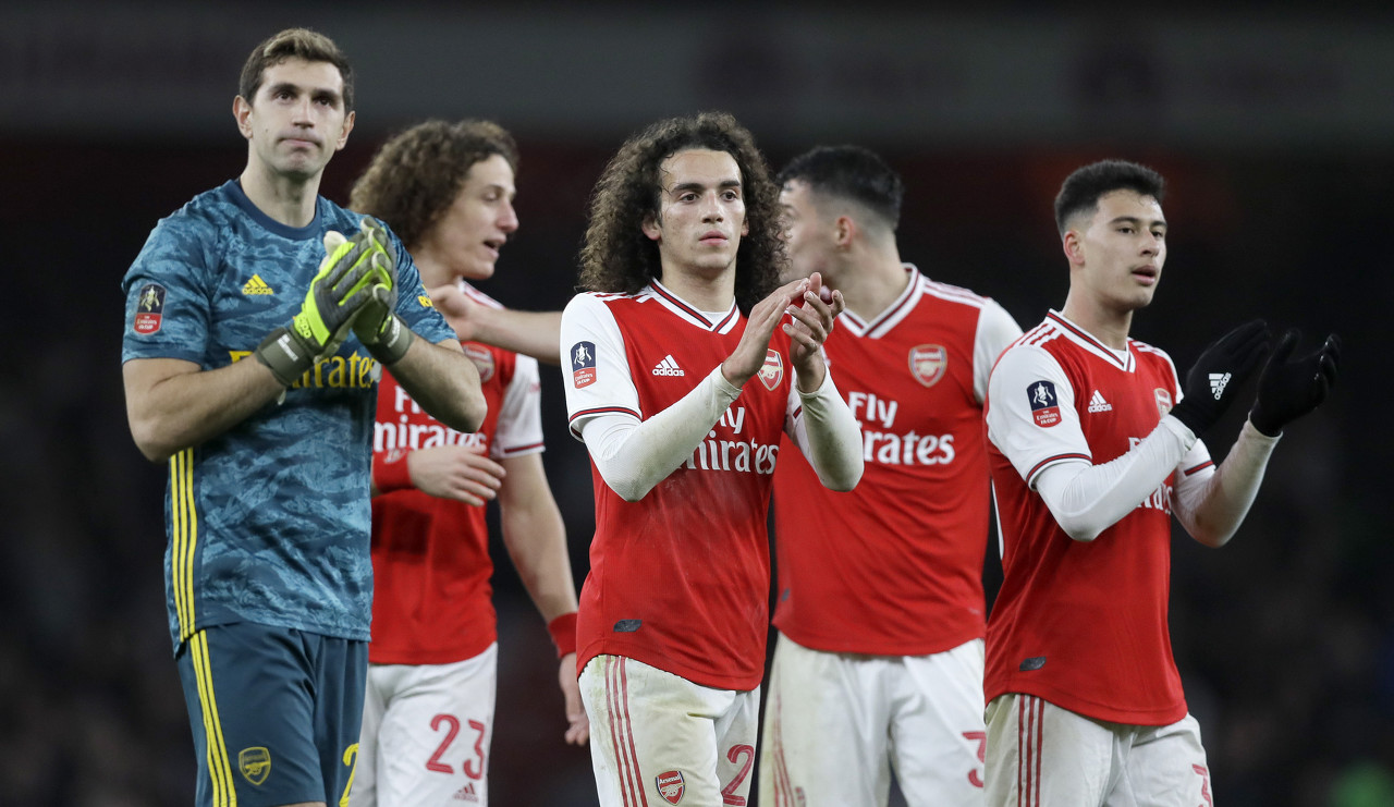 快船上次单月输13场是10年3月，那年他们最终只有29胜53负