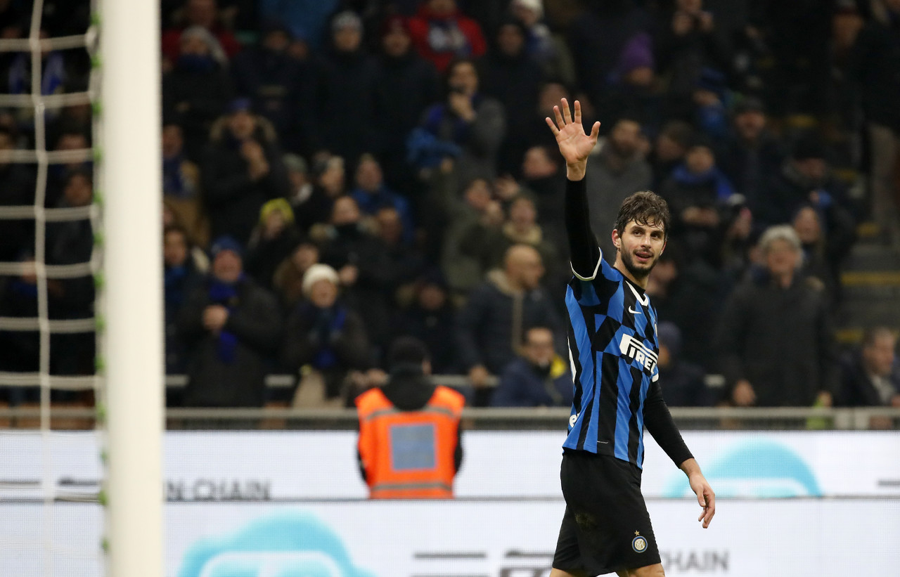 白衣下边是红衣，香港行期间一阿森纳球迷卧底在热刺球迷看台