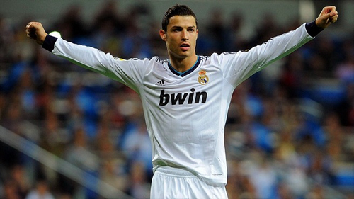 被球迷喷得退出国家队的吴曦，其实是郑智后最强后腰，场上也很拼