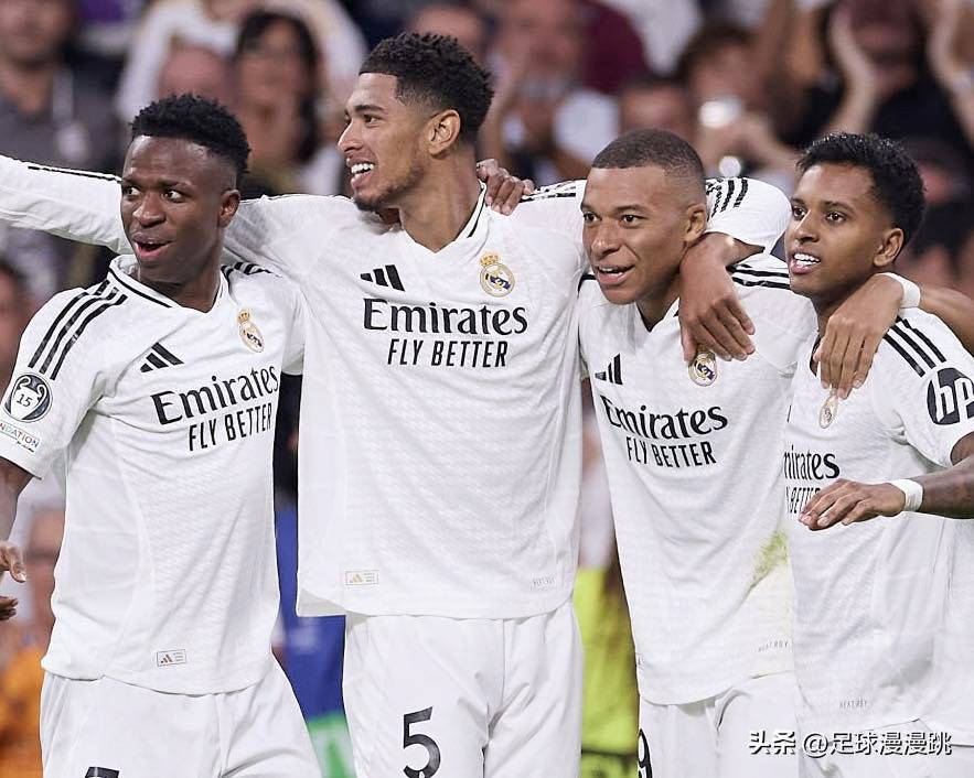 孙颖莎的身体柔韧性太好了，膝盖不弯，就这样直下去系鞋带，没几个人能做到吧