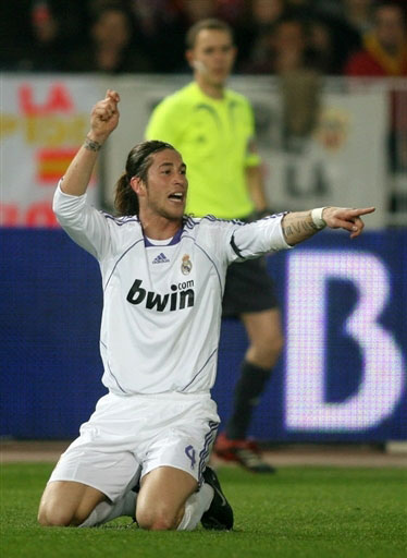 图片报：尤文和费内巴切想冬窗签磁卡，但球员不考虑提前离队