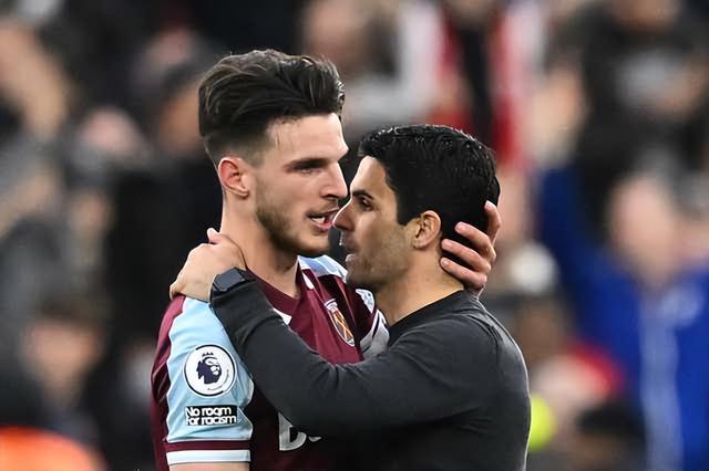 新鹏城推出与深圳本土潮流品牌COSTS联名限定球衣，售价799元