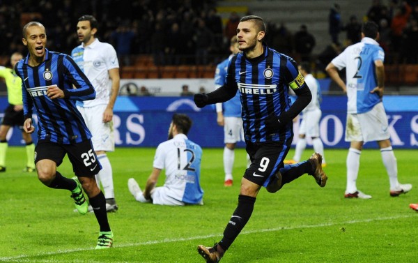 穆斯卡特获赠定制竹刻画像，印有本人形象和冠军奖杯