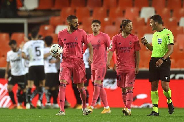 太阳报：穆德里克因宝马车违规贴膜被吊销驾照，罚款199镑